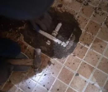 叠彩卫生间漏水维修公司为您分享下卫生间渗水如何处理及注意事项